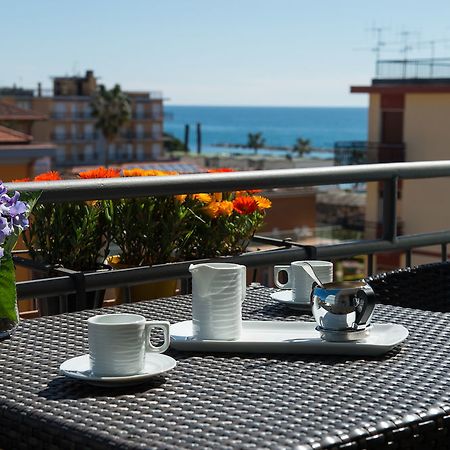 סן ברתולומיאו אל מארה Hotel Ristorante La Marina Mhotelsgroup מראה חיצוני תמונה