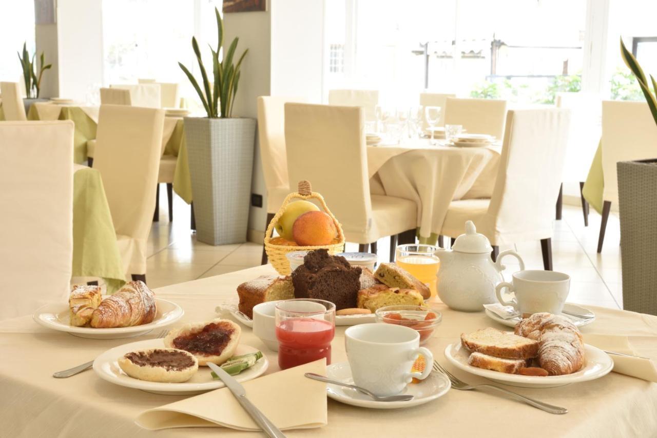 סן ברתולומיאו אל מארה Hotel Ristorante La Marina Mhotelsgroup מראה חיצוני תמונה