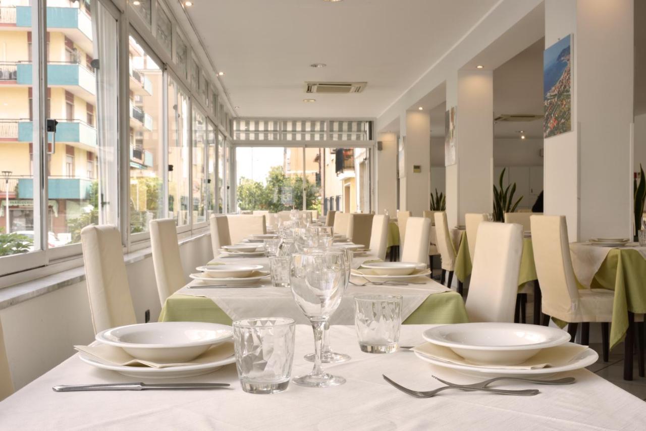 סן ברתולומיאו אל מארה Hotel Ristorante La Marina Mhotelsgroup מראה חיצוני תמונה