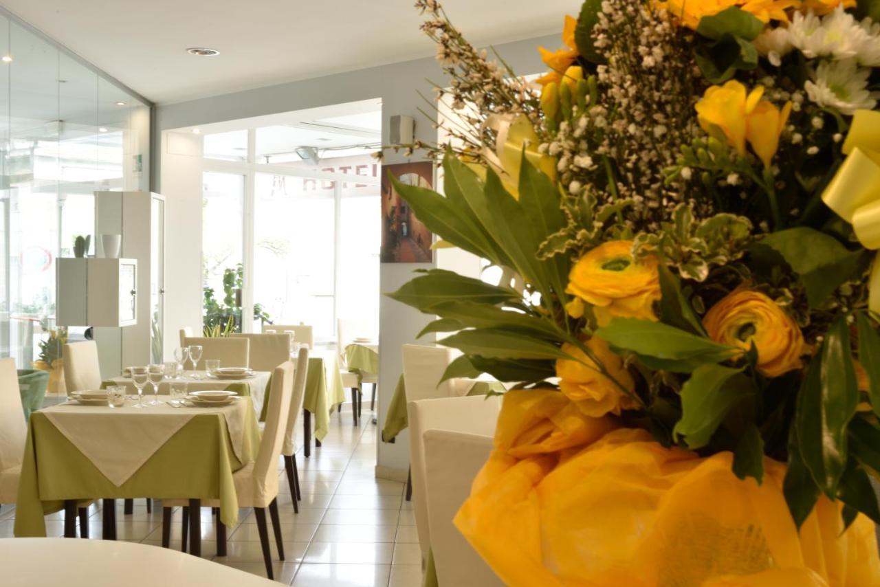 סן ברתולומיאו אל מארה Hotel Ristorante La Marina Mhotelsgroup מראה חיצוני תמונה
